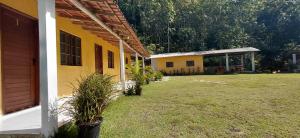 Sítio com 4 suítes, piscina e churrasqueira