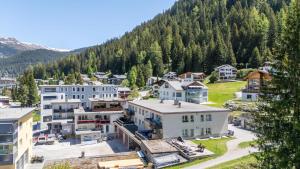 Bright 2BR Davos Apt with Parking and Balcony