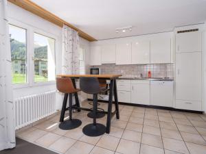 Bright 2BR Davos Apt with Parking and Balcony