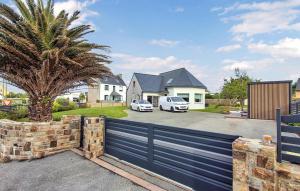 Beach Front Home In Ploudalmézeau With Wifi