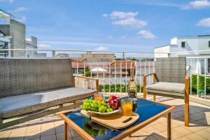 Appartamento con piscina, parcheggio privato e WiFi