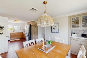 Mid-Cape Retreat Near Beaches & Nice Yard
