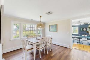 Mid-Cape Retreat Near Beaches & Nice Yard