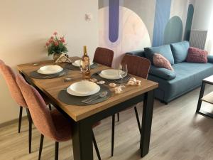 LUX-COMFORT APARTAMENT Klimatyzacja, KOMINEK, Garaż wewn, Balkon od strony ogrodu, Idealna lokalizacja wypadowa, obok sklepy, blisko Galerii Gemini