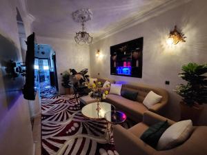 Apartment or Rooms for couples and single people in luxurious apartment