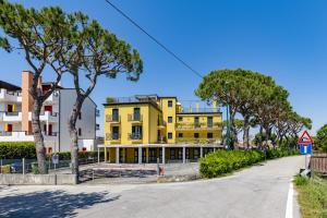 Apartment with Private Beach Spot Terrace & Parking
