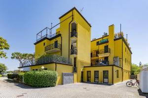 Apartment with Private Beach Spot Terrace & Parking