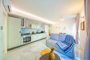 Luxury Apt for 4 guests with parking