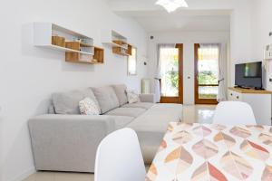 Apartment with Private Beach Spot Terrace & Parking