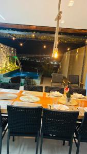 Casa turquesa c piscina aquecida,3 suítes, próx autódromo,serra dourada,shop flamboyant