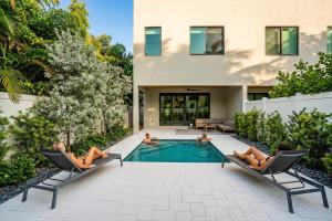 Luxury Las Olas 6200sqft - sleeps 28 & with 2 pools