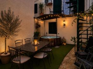 Quiet Oasis in the Heart of Old Town- two kitchen,3bath
