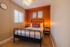 Irene Suite I Cozy 2BRM Bungalow I Sleeps 6 I Close to Principality Stadium I Cardiff Castle I Wales Millennium Centre I WiFi I Parking and Easy Access to Barry Island