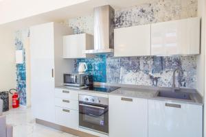 Luxurious and Bright Apartment with Balcony, 6 Guests