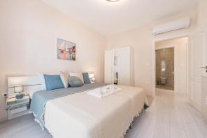 La View 2BR by the Sea EV Charger & Free Parking and Pool