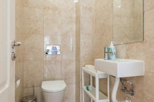 La View 2BR by the Sea EV Charger & Free Parking and Pool