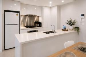 Two Private Ensuites Modern Brisbane Stay