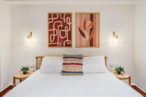 48B Stylish 1BHK Khar With Swing