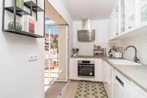 BV373A - Corner penthouse with rooftop terrace