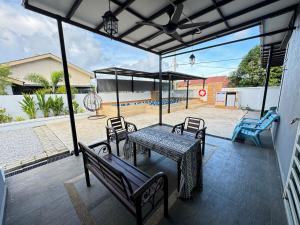 MyEz Homestay Private Pool, Sungai Karang
