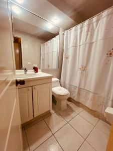 Departamento Compartido, Habitación con Baño Privado y Cama Matrimonial