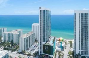 Luxe 1 BR Ocean View By The beach Amazing Pool