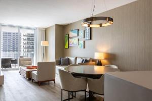 Luxe 1 BR Ocean View By The beach Amazing Pool