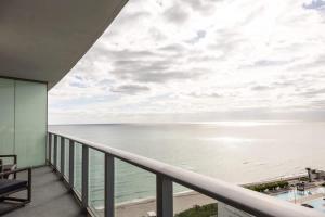 Luxe 1 BR Ocean View By The beach Amazing Pool