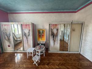 Artist Apartment with Views over Republic Square
