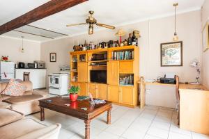 A Comfy Cosy Gdn Cottage in Claremont Cape Town