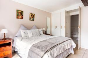 A Comfy Cosy Gdn Cottage in Claremont Cape Town
