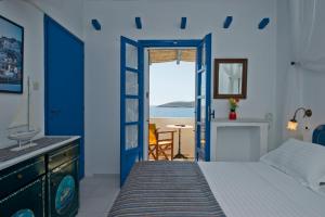 Hotel Dolphin St Giorgio Antiparos Greece