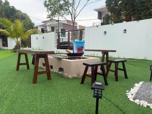 Malacca ayer keroh villa 2storey ,16pax ktv pool & pool table melaka