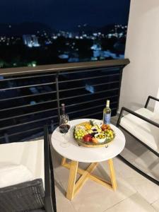 Everything Nearby in San Salvador, Fam & Pet Fdly