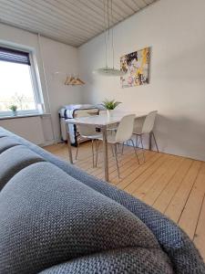 Bright and central city apartment near Aalborg Bus