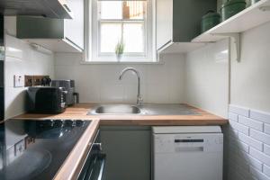 Stylish 2 Bed Apartment Near the Beach
