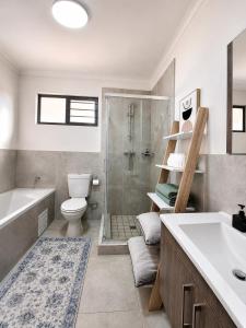 Cozy airport stay with gym and workspace