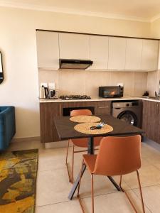 Cozy airport stay with gym and workspace