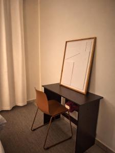 Cozy airport stay with gym and workspace