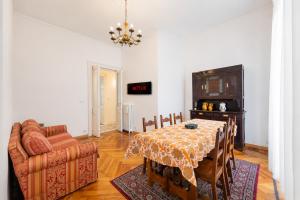 Grand Palace Suites