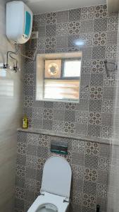 8 Beds 3BHK Perungudi WTC Apollo DLF Kitchn Wi-Fi