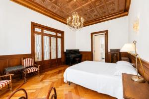 Grand Palace Suites