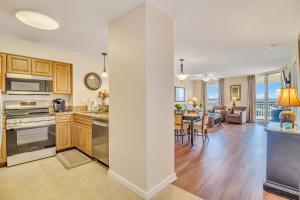 1121 - Type D Lake & Ocean View Corner