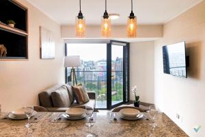 Exclusive Apt with balcony and street view - 1905