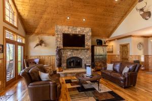 Papa Bear Lodge at Eagles Nest