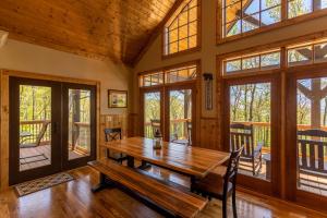 Papa Bear Lodge at Eagles Nest