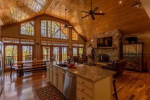Papa Bear Lodge at Eagles Nest