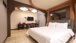 Hotel Sky Busan Deokcheon Station