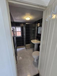 Comfortable ensuite bedroom