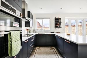 Bicester Rachi Villa- 3 bedroom luxurious house close to Bicester Village & The Cotswolds